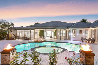 15700 Carrera Ln in Wellington, FL - Foto de edificio - Building Photo