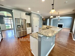 4033 Hunting Path Dr in Hope Mills, NC - Building Photo - Building Photo