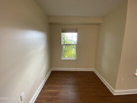 2 Mellor Ln in Saratoga Springs, NY - Building Photo