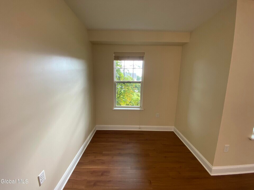 2 Mellor Ln in Saratoga Springs, NY - Building Photo