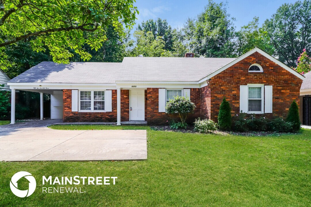 5273 Quince Rd in Memphis, TN - Building Photo