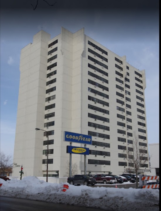 Park Tower Apartments in Rochester, MN - Building Photo