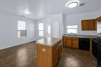 6011 Midcrown Dr E in San Antonio, TX - Building Photo - Building Photo