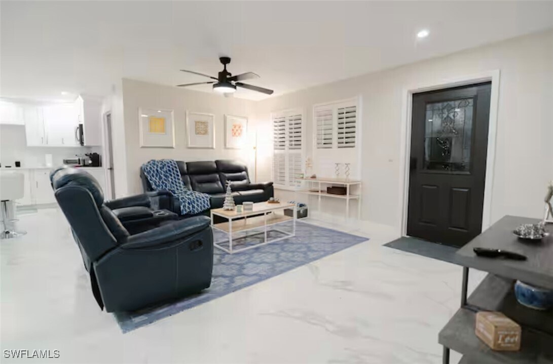 2392 Clipper Way in Naples, FL - Building Photo