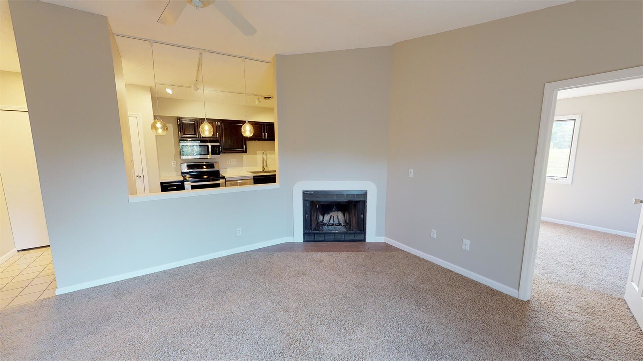 9621 S Lake Ridge Dr in Bloomington, IN - Building Photo