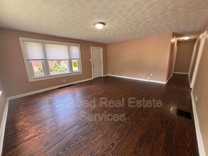 344 W Parkwood Dr in Dayton, OH - Building Photo - Building Photo