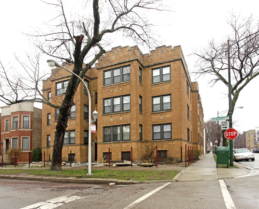 1200 W Newport Ave in Chicago, IL - Foto de edificio