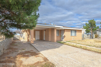 112 Romero Dr in Las Cruces, NM - Foto de edificio - Building Photo