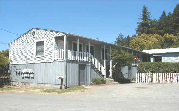 20359 E St in Monte Rio, CA - Foto de edificio - Building Photo