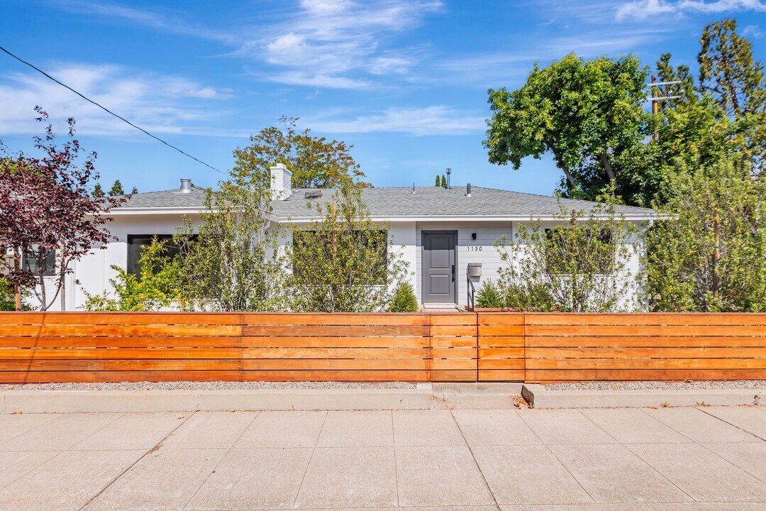 1130 Castro St in Mountain View, CA - Building Photo