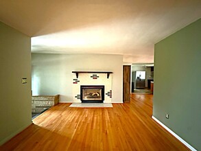 908 Chestnut Ln in Vestal, NY - Building Photo - Building Photo