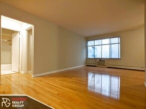 502 W Briar Pl, Unit #510-505 in Chicago, IL - Building Photo - Building Photo