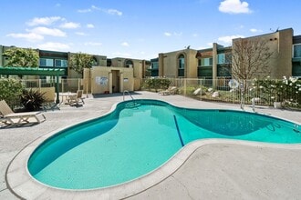La Palma Woods Apartments in Anaheim, CA - Foto de edificio - Interior Photo