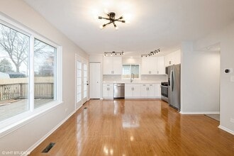 4663 Rolling Hills Dr in Lake In The Hills, IL - Foto de edificio - Building Photo