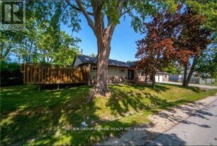 306 Glenwoods Ave in Georgina, ON - Building Photo