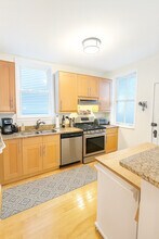 1340 W Byron St, Unit 01 in Chicago, IL - Building Photo - Building Photo