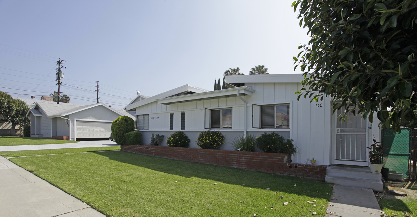 730-740 N Euclid St in La Habra, CA - Building Photo