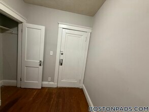 44 Estes St, Unit 5 in Lynn, MA - Building Photo - Building Photo