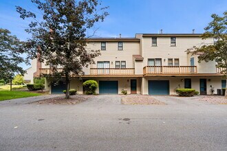 290 Apache Way in Tewksbury, MA - Building Photo - Building Photo