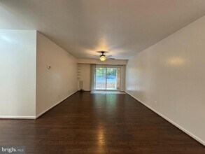 5916 Cove Landing Rd in Burke, VA - Building Photo - Building Photo