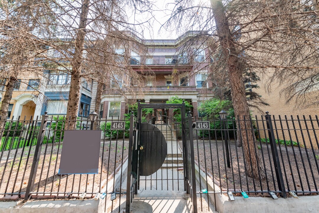 4145 N Sheridan Rd, Unit 3W in Chicago, IL - Building Photo
