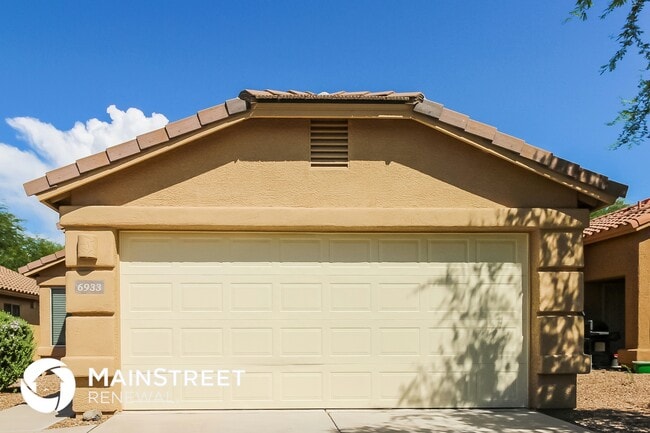 property at 6933 S Creek Run Ave