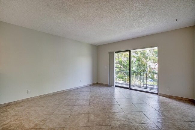 825 NW 13th St in Boca Raton, FL - Building Photo - Building Photo