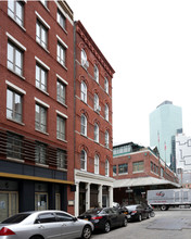 142 Beekman St in New York, NY - Building Photo - Building Photo