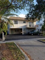 2079 NE 167th St in North Miami Beach, FL - Building Photo