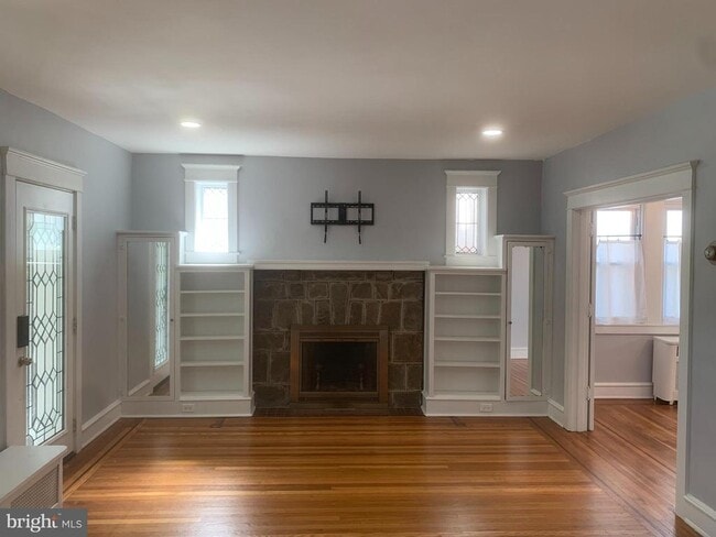 property at 816 W 22nd St