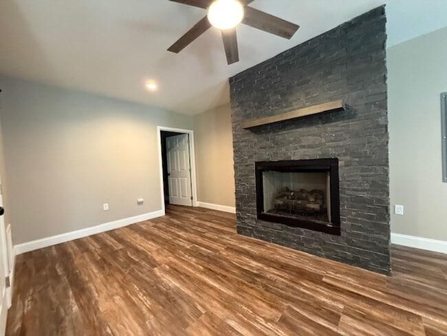 property at 164 Victoria Lndg