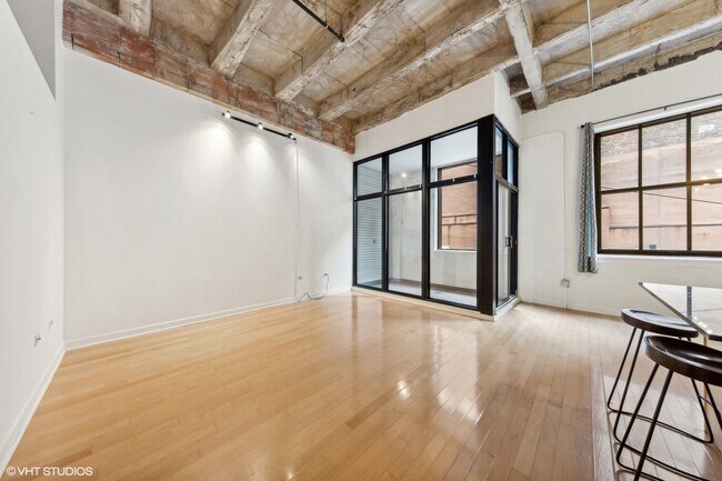 20 N State St, Unit 507 in Chicago, IL - Building Photo - Building Photo