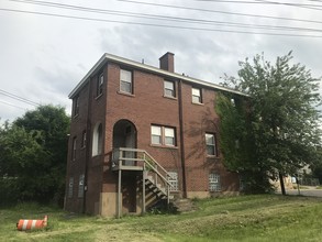 815 McClure St in Munhall, PA - Building Photo - Building Photo