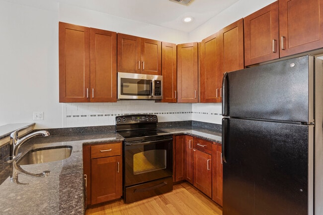 526 S 13th St, Unit A in Philadelphia, PA - Foto de edificio - Building Photo