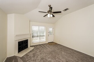 1000 Sandalwood Dr in Fort Worth, TX - Foto de edificio - Building Photo