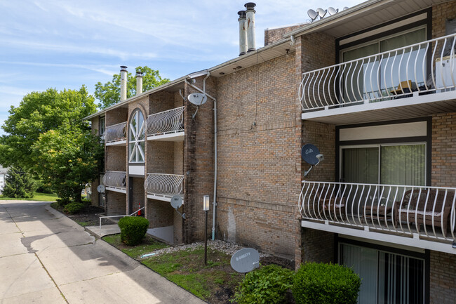 Sur La Mont Condominiums in Cincinnati, OH - Foto de edificio - Building Photo