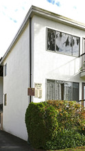 4271 Maywood St in Burnaby, BC - Building Photo - Building Photo