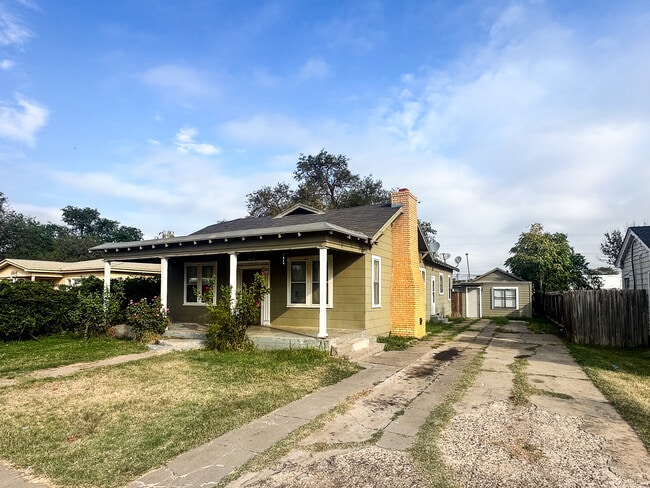 1912 20th St in Lubbock, TX - Foto de edificio - Building Photo