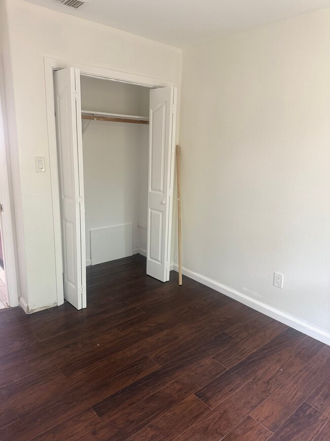 37367 Elm St, Unit B in Newark, CA - Foto de edificio - Building Photo