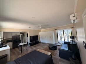 22717 Macfarlane Dr in Woodland Hills, CA - Building Photo - Building Photo