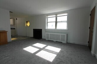 6711 S Pleasant Pl in Philadelphia, PA - Building Photo - Building Photo