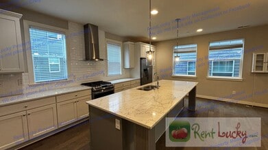 23821 SE 45th Terrace in Issaquah, WA - Foto de edificio - Building Photo