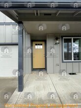 1190 SW Oakdale Ave in Dallas, OR - Building Photo - Building Photo