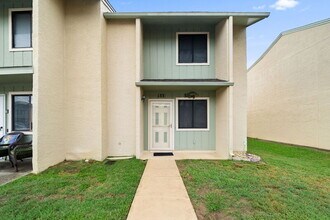 133 W Leslie Ln in Panama City Beach, FL - Foto de edificio - Building Photo