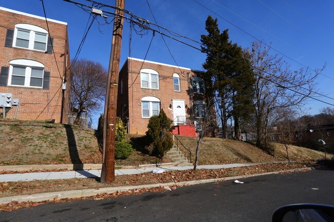 2808 Gainesville St SE in Washington, DC - Building Photo - Building Photo