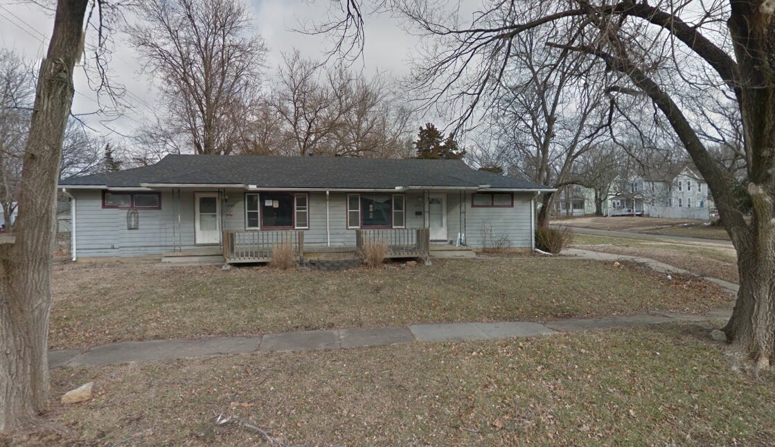 1002 SW 19th St in Topeka, KS - Building Photo