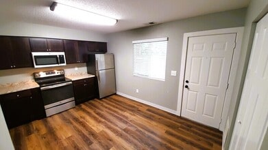 422 N 18th Ave in Hiawatha, IA - Building Photo - Building Photo