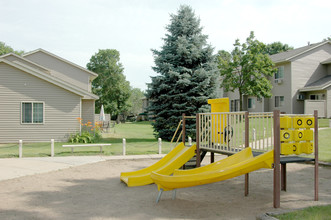 Woodmount Townhomes in Cottage Grove, MN - Building Photo - Building Photo