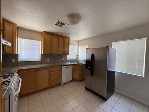 3120 33rd Ave in Sacramento, CA - Building Photo - Building Photo