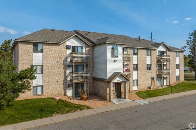 Norway Pines Apartments